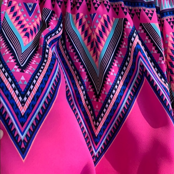 💕HP💕Lush hot pink geometric print shorts - Picture 4 of 9